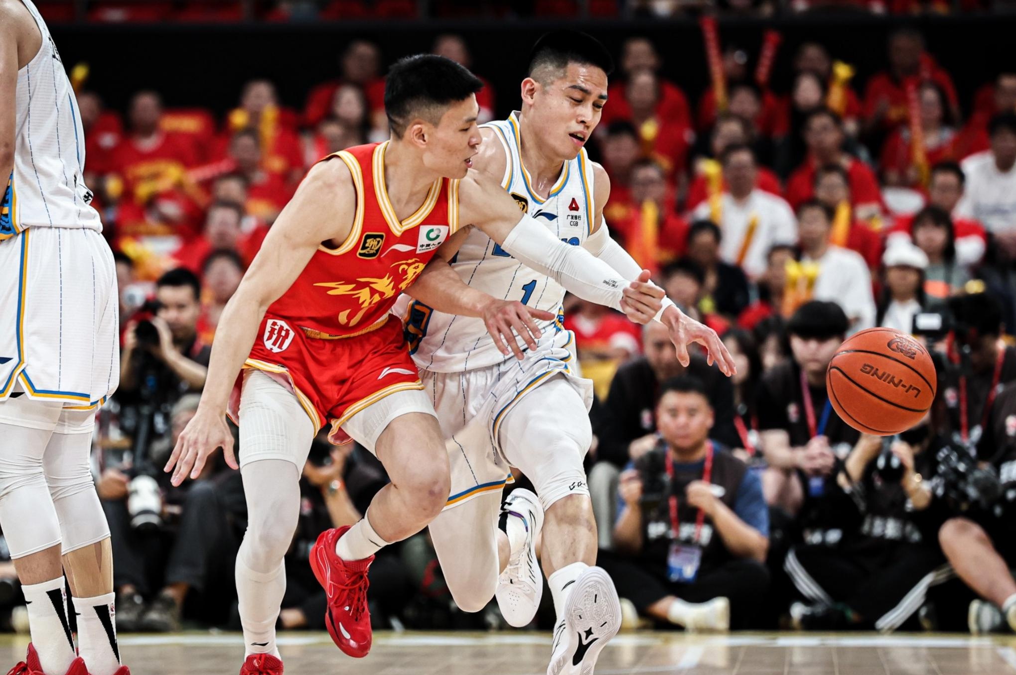 爱游戏官方入口-北京队轻取鹈鹕，库里带队取胜