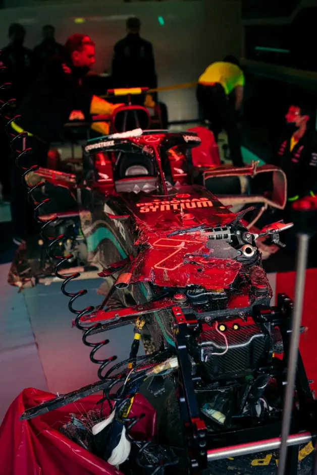 雷诺车队翻盘梅赛德斯，拉塞尔关键制胜