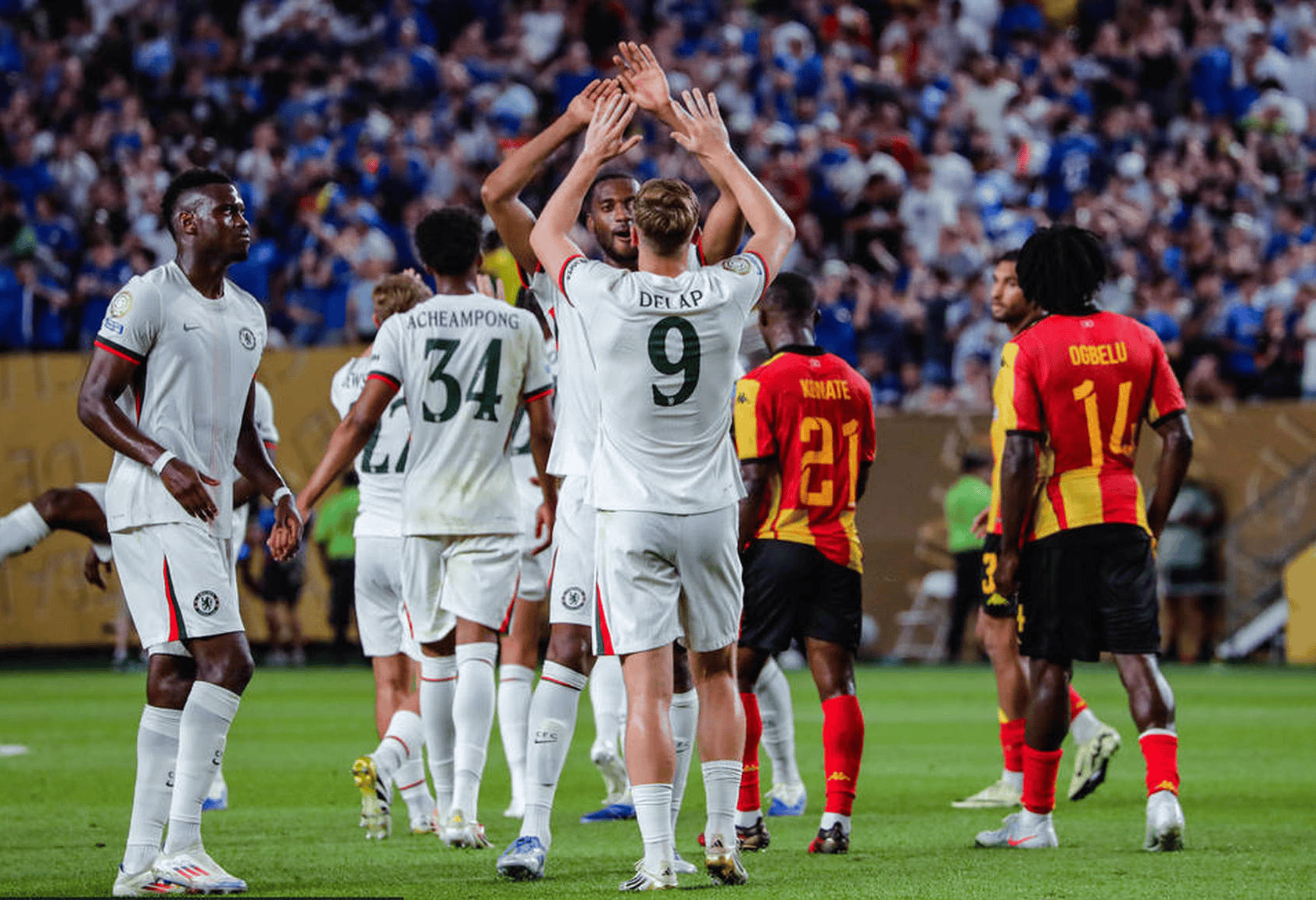 红牛二队完胜红牛车队,拉塞尔统治全场 红牛二队完胜红牛车队,拉塞尔统治全场