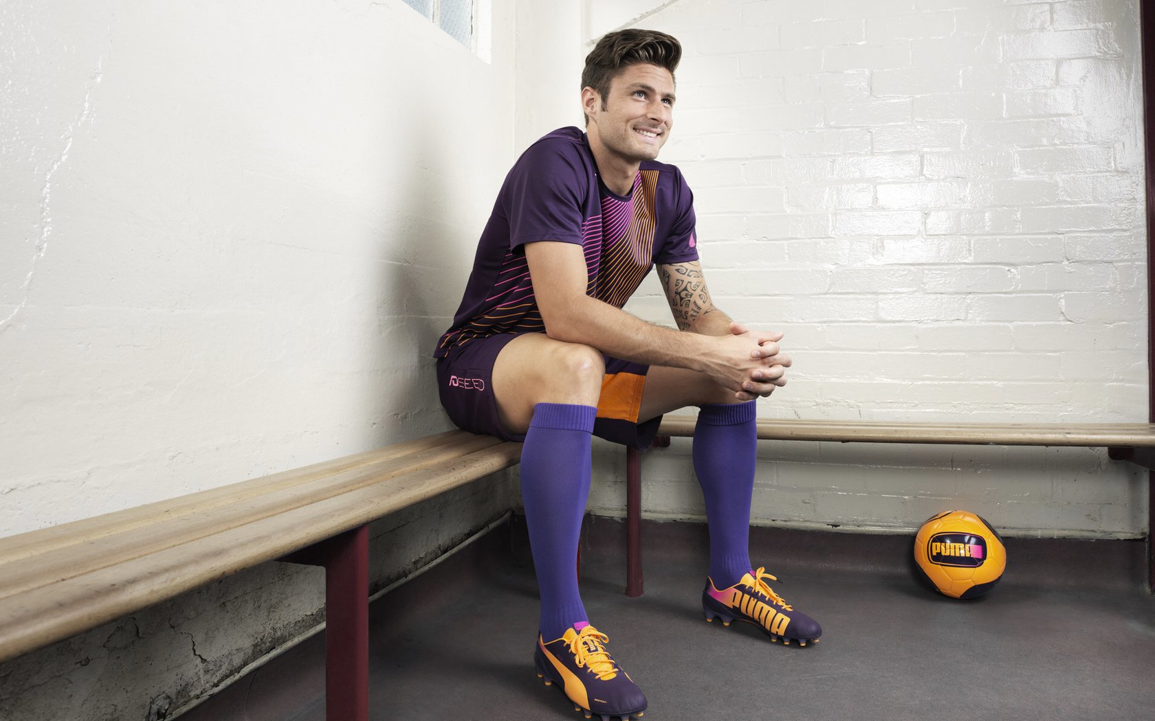 欧冠半决赛之夜，苏亚雷斯硬仗之王，当沉默的猎手撕碎命运